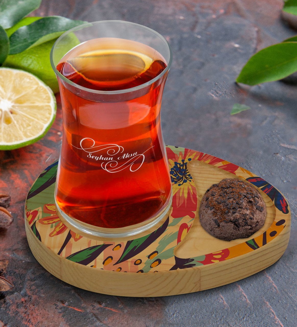 Kişiye Özel Çiçekler Tasarımlı Doğal Ahşap Tabaklı Heybeli Çay Bardağı Sunum Seti Model 1