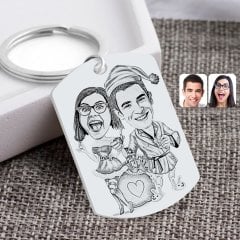 Kişiye Özel Karakalem Yılbaşı Çift Karikatürlü Pleksi Anahtarlık-1