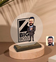 Kişiye Özel Erkek Big Boss Karikatürlü Yuvarlak Ahşap Standlı Biblo-1