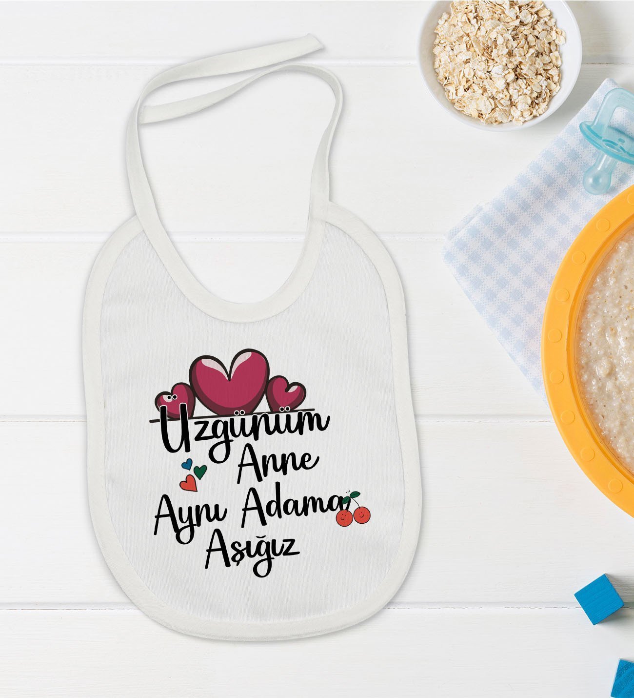 BK Kids Aynı Adama Aşığız Tasarımlı Bebek Mama Önlüğü - Model 1