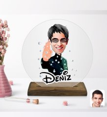 Kişiye Özel Matrix Neo Karikatürlü Yuvarlak Ahşap Standlı Biblo-1
