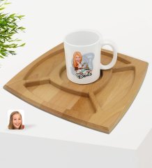 Kişiye Özel Kadın Patron Karikatürlü Beyaz Kupa ve Doğal Masif Ahşap 4 Bölmeli Sunum Tabağı Çerezlik Hediye Seti-6