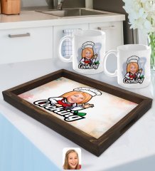 Kişiye Özel Kadın Chef Karikatürlü Doğal Ahşap Tepsi ve 2’li Kupa Bardak Seti-14