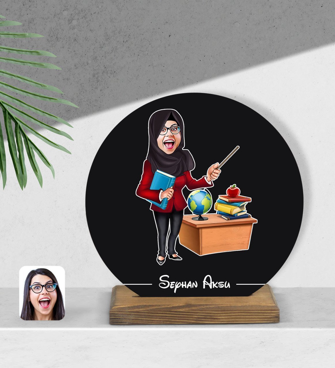Kişiye Özel Tesettürlü Kadın Öğretmen Karikatürlü Yuvarlak Ahşap Biblo-1