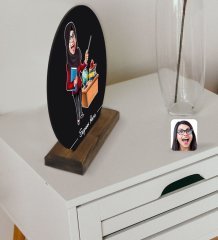 Kişiye Özel Tesettürlü Kadın Öğretmen Karikatürlü Yuvarlak Ahşap Biblo-1