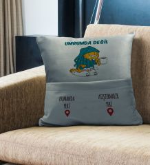 BK Gift Eğlenceli Tasarımlı Organizer Kumanda ve Atıştırmalık Cepli Gri Kırlent Yastık- 6, Ev Dekoru, Ev Hediyesi