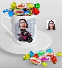 Kişiye Özel Bayan Motorcu Karikatürlü Türk Kahvesi Fincanı ve Haribo Şeker Hediye Seti