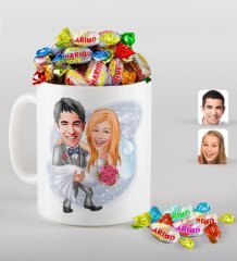 Kişiye Özel Sevgililer Günü Temalı Evleniyoruz Karikatürlü Beyaz Kupa ve Haribo Şeker Hediye Seti-7