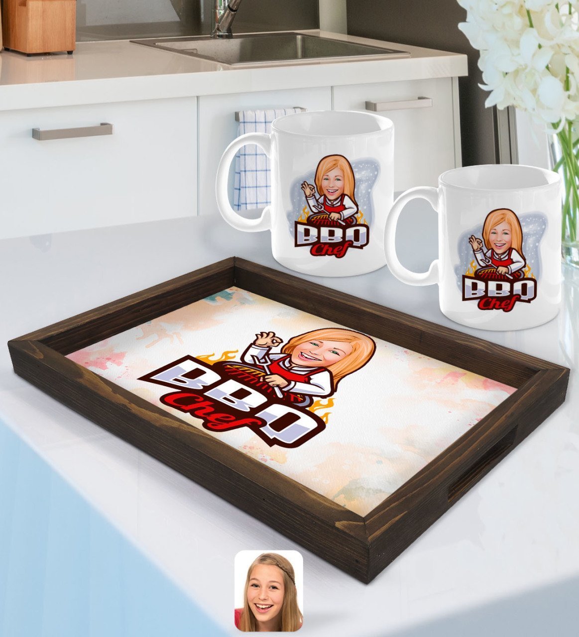 Kişiye Özel Kadın Barbekü Chef Karikatürlü Doğal Ahşap Tepsi ve 2’li Kupa Bardak Seti-1