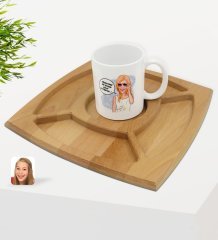 Kişiye Özel Kadın Nihayetinde Karikatürlü Beyaz Kupa ve Doğal Masif Ahşap 4 Bölmeli Sunum Tabağı Çerezlik Hediye Seti-4
