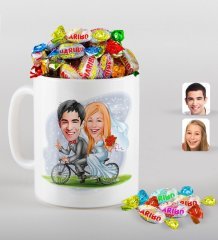 Kişiye Özel Sevgililer Günü Temalı Evleniyoruz Karikatürlü Beyaz Kupa ve Haribo Şeker Hediye Seti-3