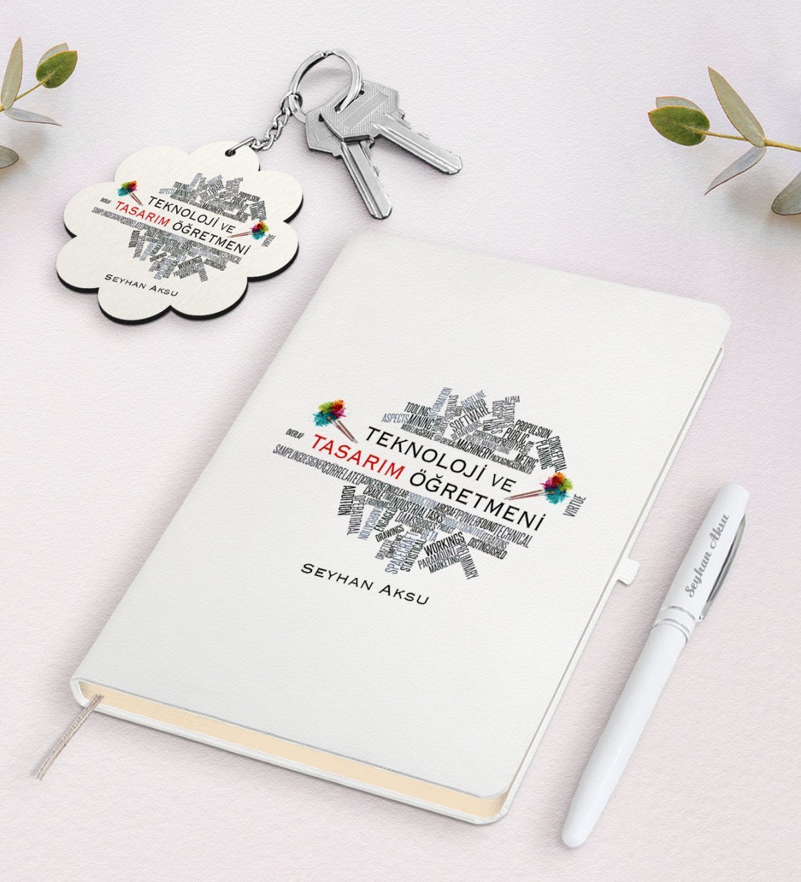 Kişiye Özel Teknoloji ve Tasarım Öğretmeni Beyaz Defter Kalem ve Anahtarlık Hediye Seti