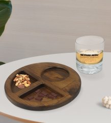 Kişiye Özel Alcohol Company Tasarımlı Viski Bardağı ve Doğal Masif Ahşap Ceviz Yuvarlak Sunum Tabağı Çerezlik Hediye Seti