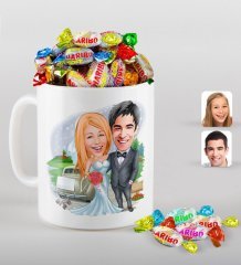 Kişiye Özel Sevgililer Günü Temalı Evleniyoruz Karikatürlü Beyaz Kupa ve Haribo Şeker Hediye Seti-1