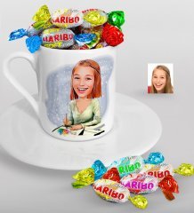 Kişiye Özel Bayan Grafik Tasarımcı Karikatürlü Türk Kahvesi Fincanı ve Haribo Şeker Hediye Seti-1