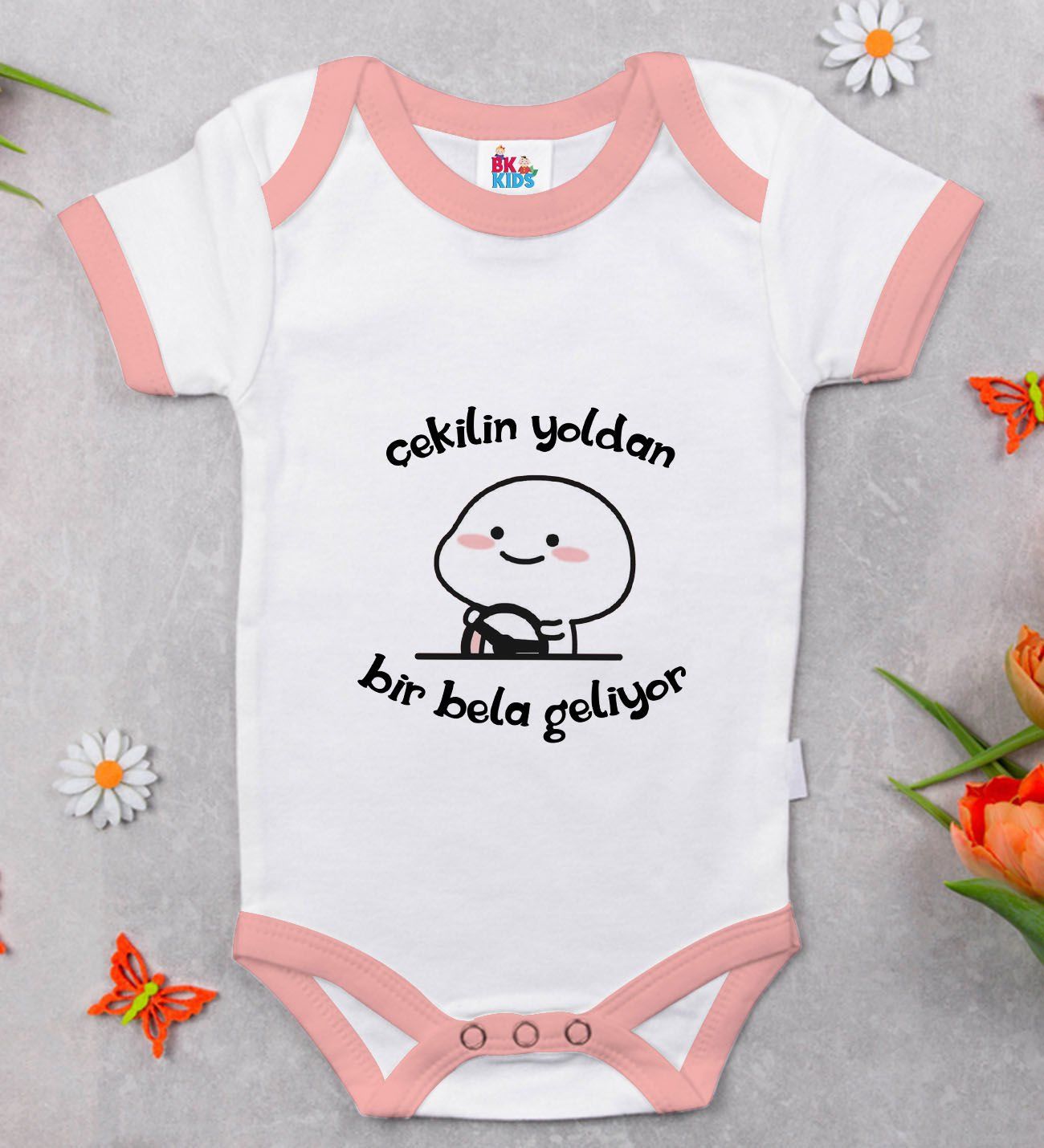 BK Kids Bir Bela Geliyor Tasarımlı Pembe Bebek Body Zıbın-1
