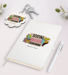 Kişiye Özel Sosyal Bilgiler Öğretmeni Beyaz Defter Kalem ve Anahtarlık Hediye Seti-3