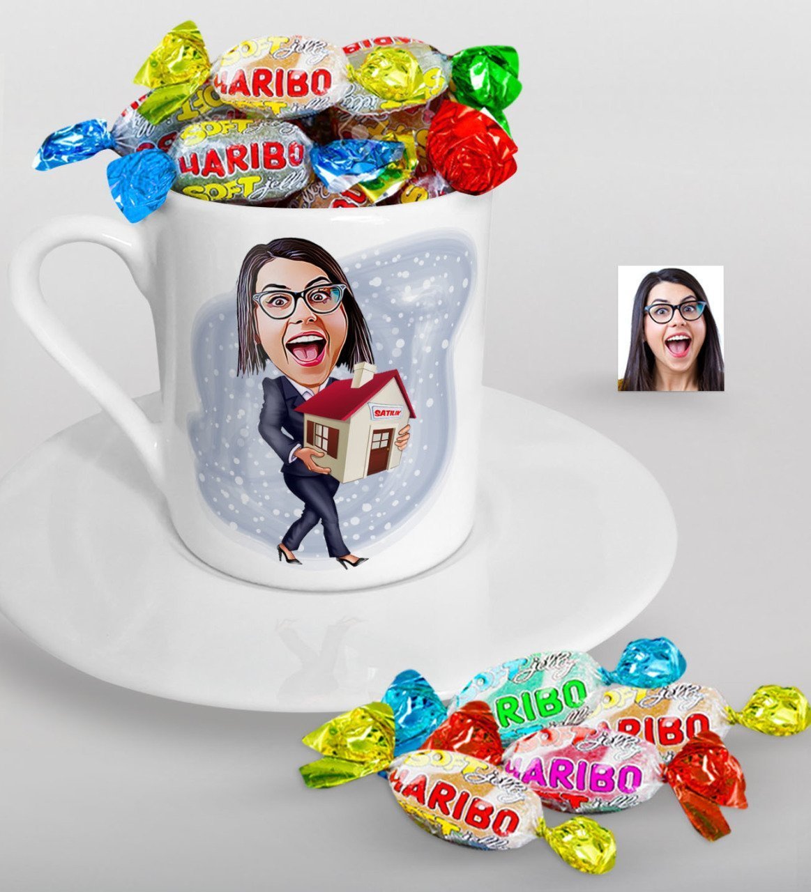 Kişiye Özel Bayan Emlakçı Karikatürlü Türk Kahvesi Fincanı ve Haribo Şeker Hediye Seti-1