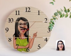 Kişiye Özel Kadın Karikatürlü Otantik Ahşap Palet Saat-19