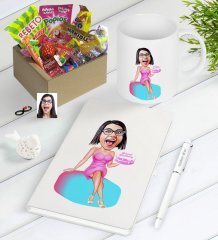 Kişiye Özel Bayan Doğum Günü Karikatürlü Nostaljik Lezzetler Defter Kalem Kupa Hediye Seti-2