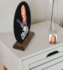 Kişiye Özel Kadın Gitarist Karikatürlü Yuvarlak Ahşap Biblo-1