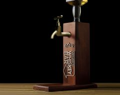 BK Gift Kişiye Özel Kabartma İsimli Musluklu Ahşap Viski Standı-15 Viski Çeşmesi, Doğum Günü Hediyesi, İçki Dispenseri