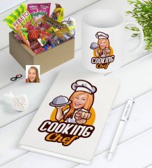 Kişiye Özel Bayan Chef Karikatürlü Nostaljik Lezzetler Defter Kalem Kupa Hediye Seti-15