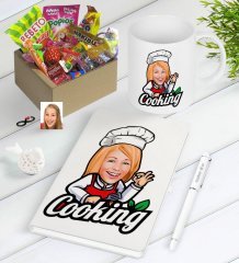 Kişiye Özel Bayan Chef Karikatürlü Nostaljik Lezzetler Defter Kalem Kupa Hediye Seti-14
