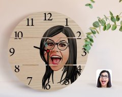 Kişiye Özel Kadın Yüz Karikatürlü Otantik Ahşap Palet Saat-2