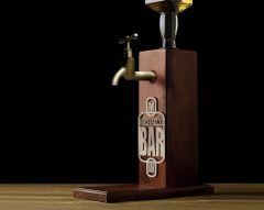 BK Gift Kişiye Özel Kabartma İsimli Musluklu Ahşap Viski Standı-11 Viski Çeşmesi, Doğum Günü Hediyesi, İçki Dispenseri