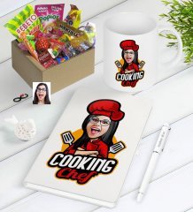 Kişiye Özel Bayan Chef Karikatürlü Nostaljik Lezzetler Defter Kalem Kupa Hediye Seti-11