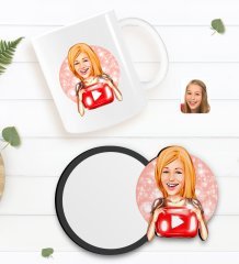 Kişiye Özel Kadın Youtuber Karikatürlü Beyaz Kupa ve Ahşap Bardak Altlığı Hediye Seti-1