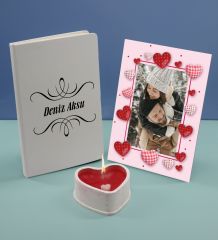 BK Gift Kişiye Özel İsimli Beyaz Defter Dekoratif Çerçeve ve Kalp Taş Obje Kokulu Mum Hediye Seti-7, Sevgiliye Hediye, Arkadaşa Hediye
