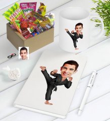 Kişiye Özel Bay Karateci Karikatürlü Nostaljik Lezzetler Defter Kalem Kupa Hediye Seti