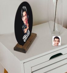 Kişiye Özel Erkek Kuaför Karikatürlü Yuvarlak Ahşap Biblo-1