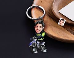 BK Gift Kişiye Özel Motorcu Karikatürlü Ahşap Anahtarlık-1 Sevgiliye Hediye, Arkadaşa Hediye, Doğum Günü Hediyesi