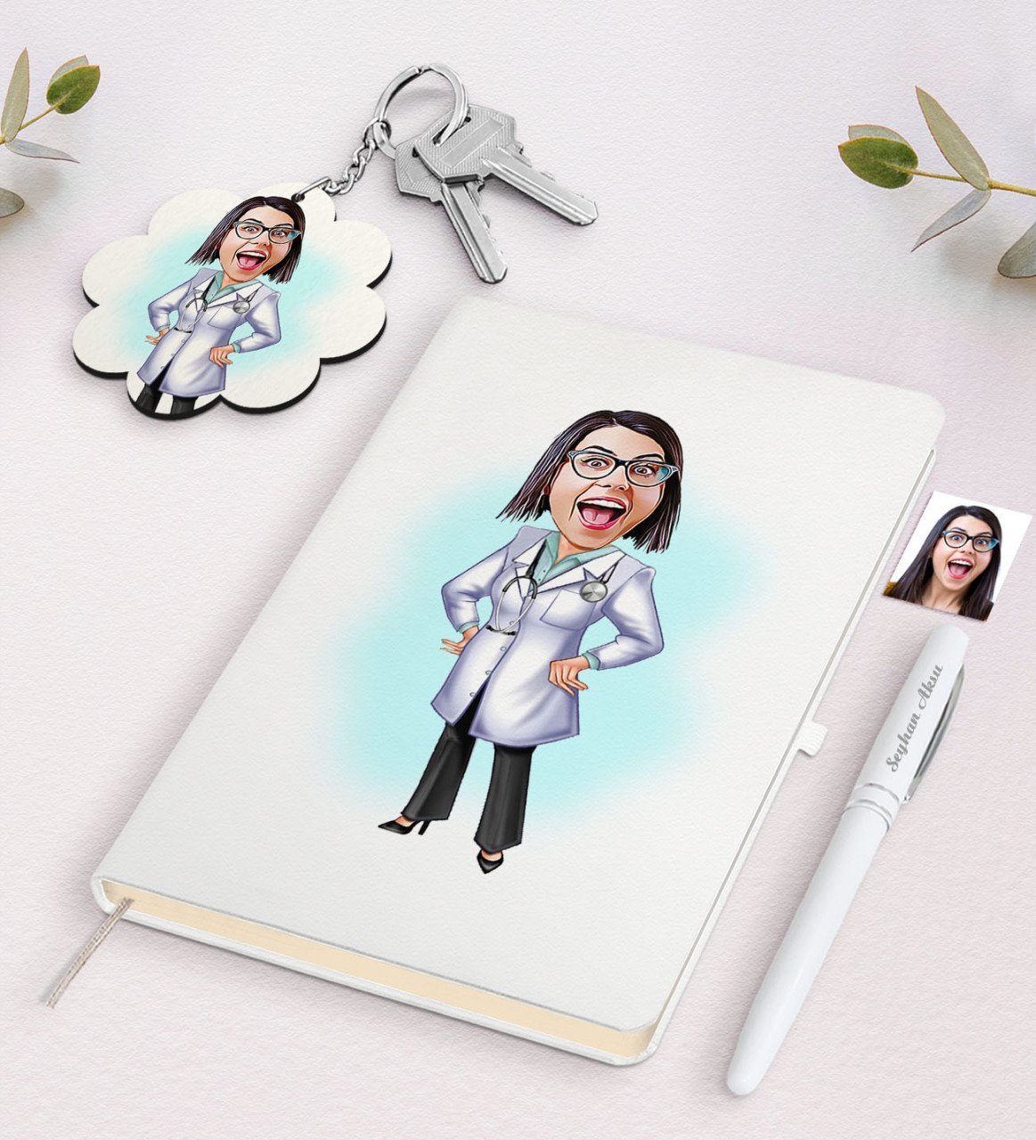 Kişiye Özel Kadın Doktor Karikatürlü Beyaz Defter Kalem ve Anahtarlık Hediye Seti-1