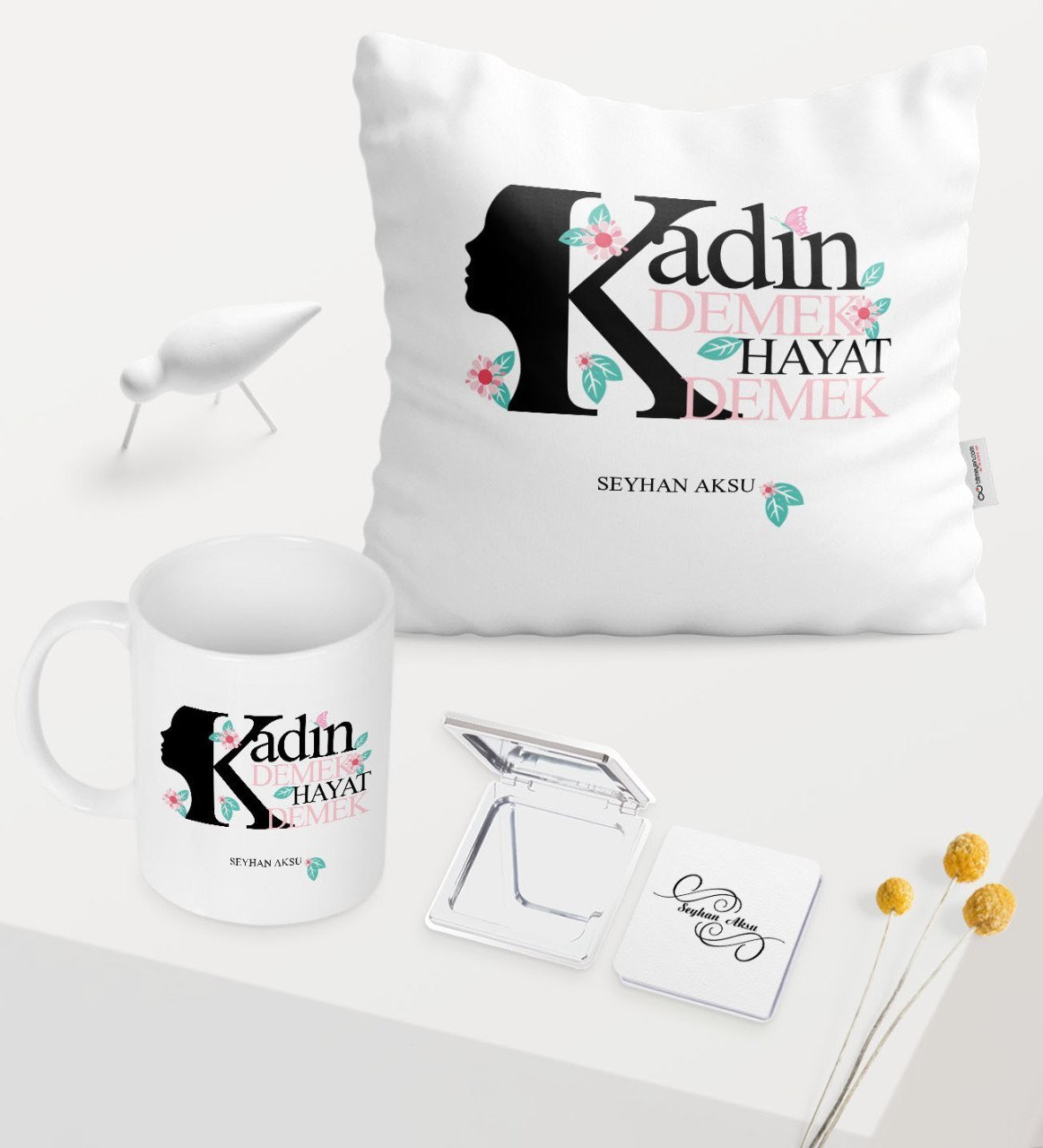 Kadınlar Gününe Özel Beyaz Kupa Ayna Yastık Seti - 1