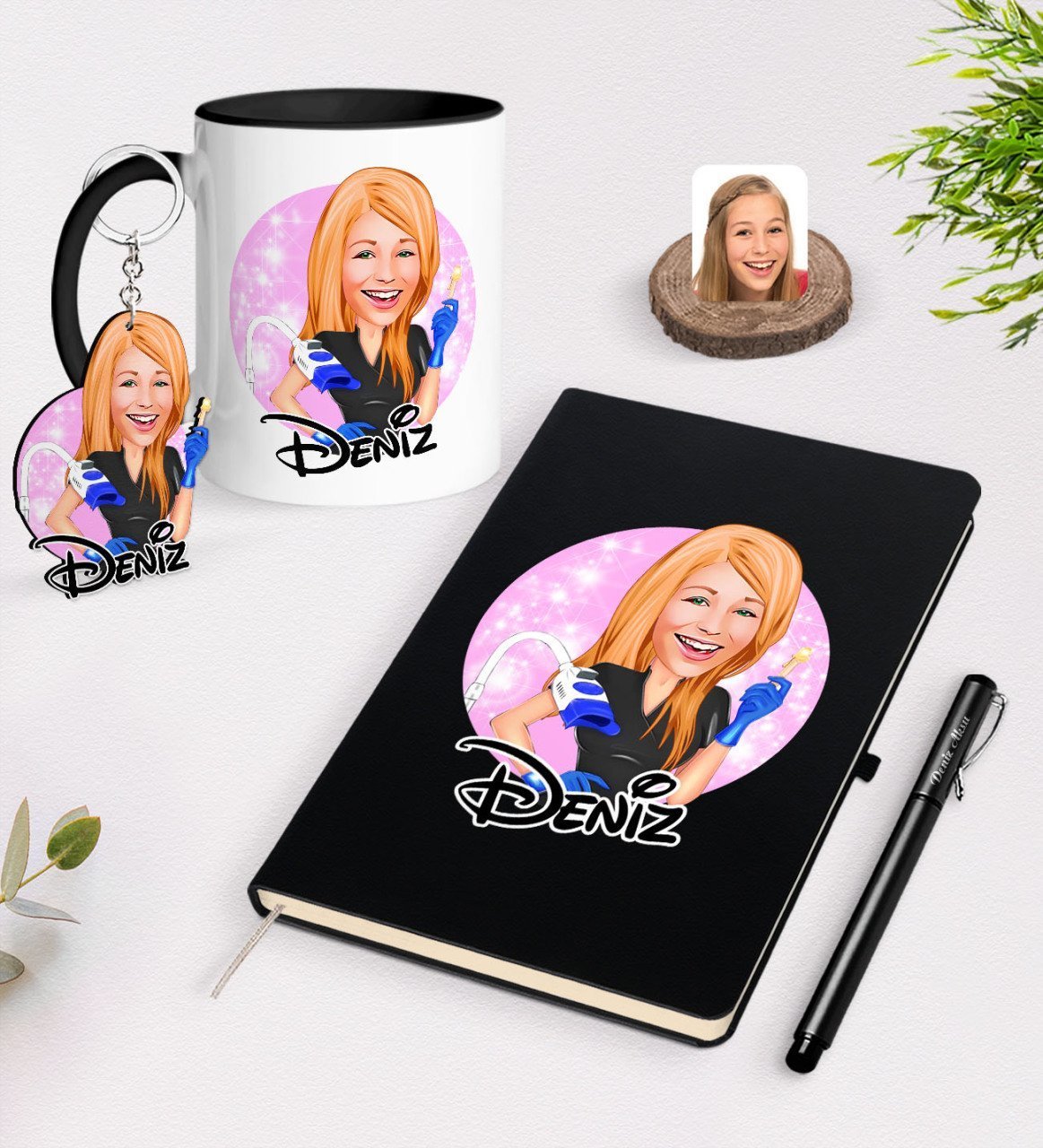 Kişiye Özel Kadın Güzellik Uzmanı Karikatürlü Siyah Defter Kalem Kupa ve Anahtarlık Hediye Seti-2