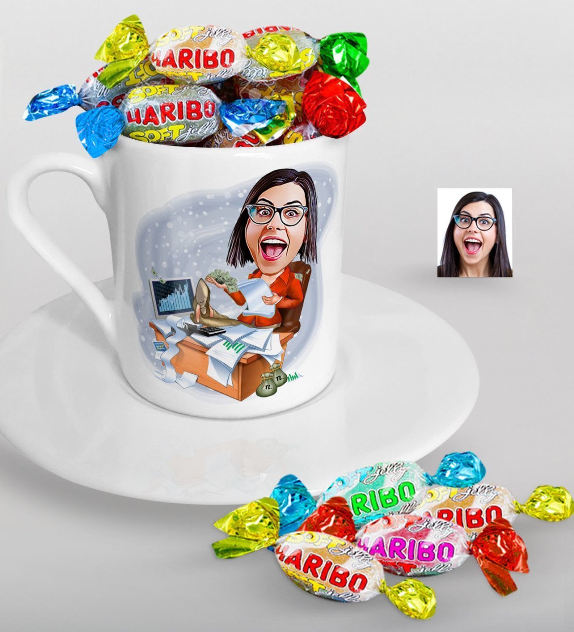 Kişiye Özel Bayan Bankacı Karikatürlü Türk Kahvesi Fincanı ve Haribo Şeker Hediye Seti-1