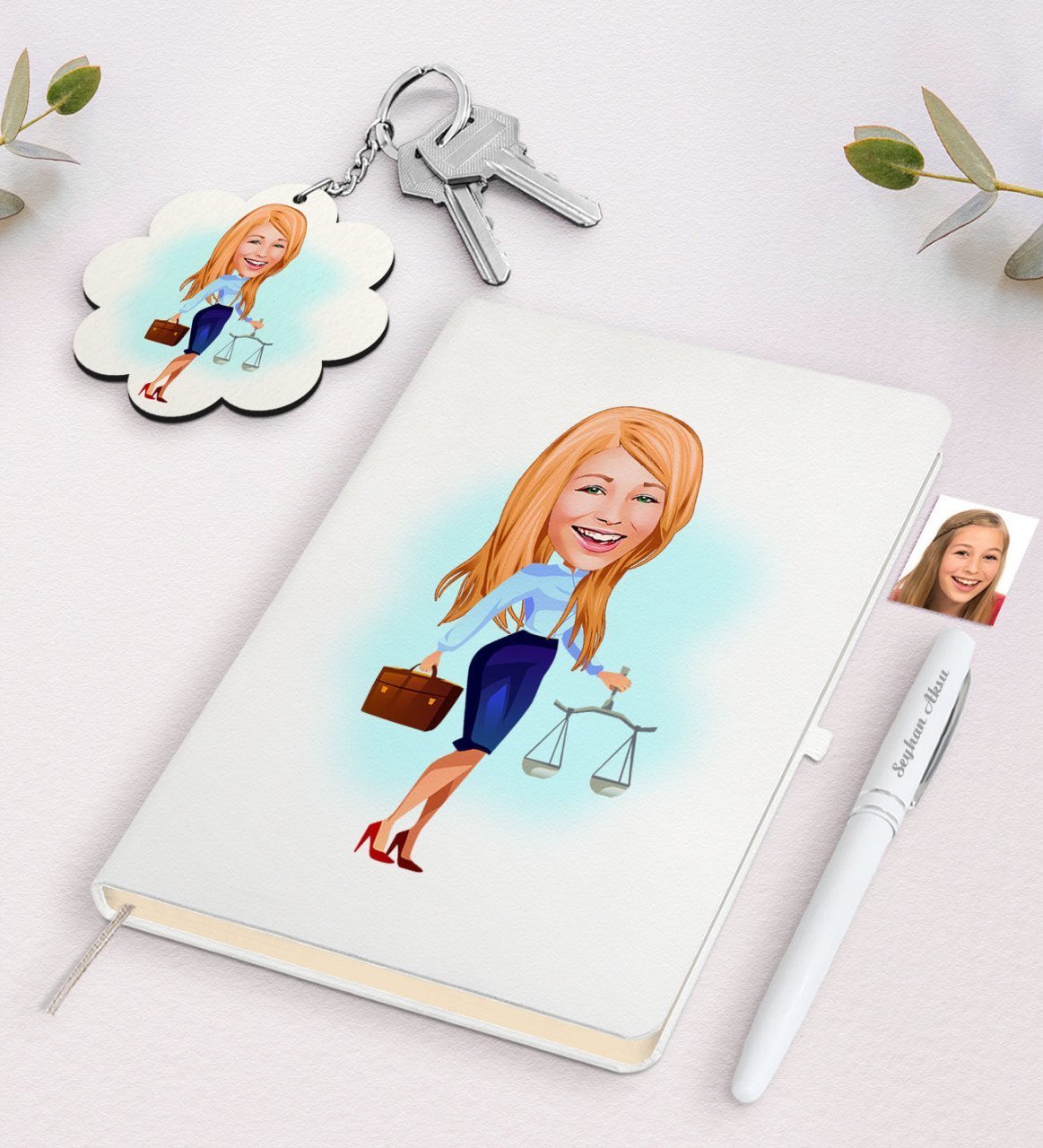 Kişiye Özel Kadın Avukat Karikatürlü Beyaz Defter Kalem ve Anahtarlık Hediye Seti-3