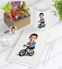 Kişiye Özel Bay Bisiklet Sürücüsü Karikatürlü Nostaljik Lezzetler Defter Kalem Kupa Hediye Seti