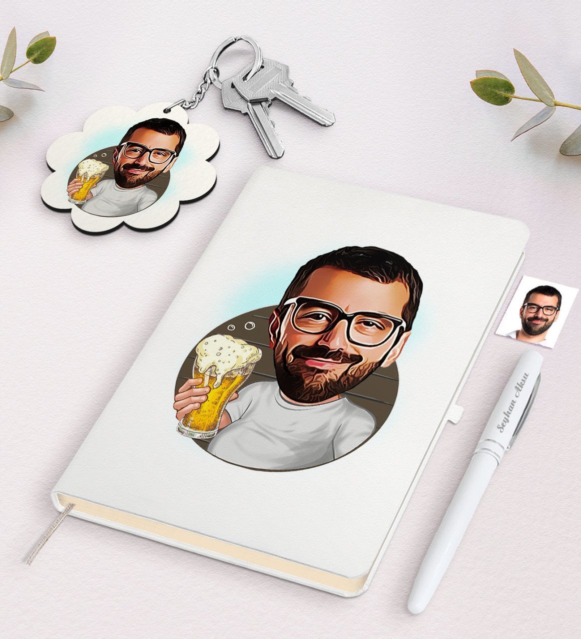 Kişiye Özel Erkek Şerefe Karikatürlü Beyaz Defter Kalem ve Anahtarlık Hediye Seti
