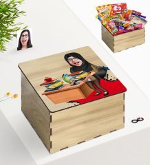 Kişiye Özel Ahşap Kutuda Bayan Öğretmen Karikatürlü Nostaljik Lezzetler Hediye Seti-8