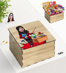 Kişiye Özel Ahşap Kutuda Bayan Öğretmen Karikatürlü Nostaljik Lezzetler Hediye Seti-6