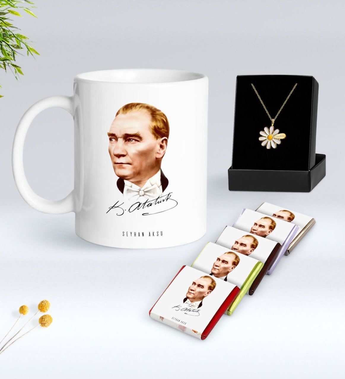 Kişiye Özel Atatürk Temalı Beyaz Kupa Çikolata ve İsimli Papatya Kolye Hediye Seti-15