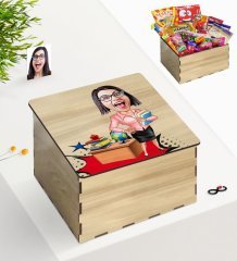 Kişiye Özel Ahşap Kutuda Bayan Öğretmen Karikatürlü Nostaljik Lezzetler Hediye Seti-5