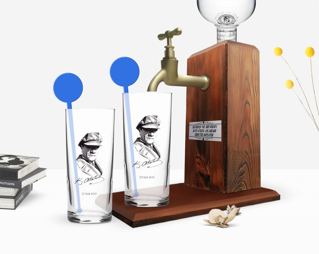 Kişiye Özel Renkli Baskılı Atatürk Temalı İkili Vodka Bardağı ve Ahşap Vodka Standı Hediye Seti-17