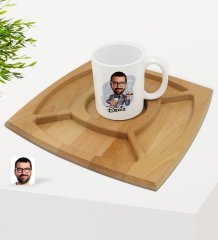 Kişiye Özel Erkek Patron Karikatürlü Beyaz Kupa ve Doğal Masif Ahşap 4 Bölmeli Sunum Tabağı Çerezlik Hediye Seti-3