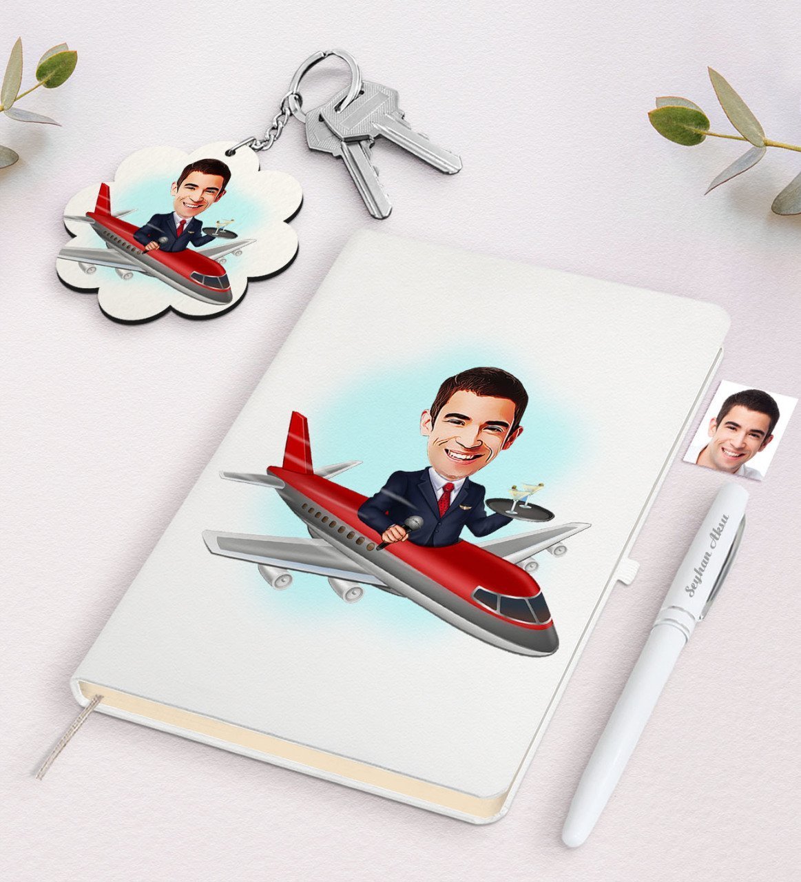 Kişiye Özel Erkek Uçuş Görevlisi Host Karikatürlü Beyaz Defter Kalem ve Anahtarlık Hediye Seti-1